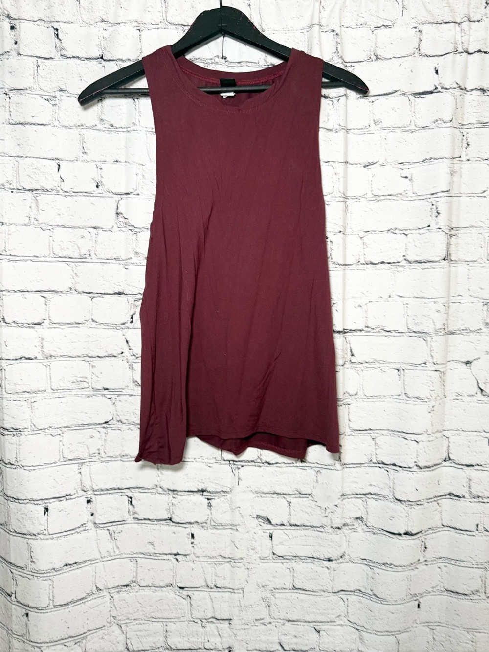 Savvi. Maroon tank. Size m